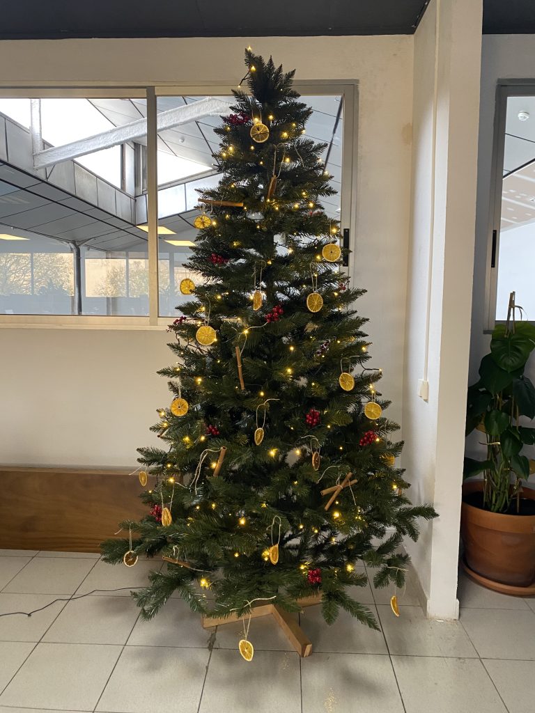 Árbol de Navidad en la oficina