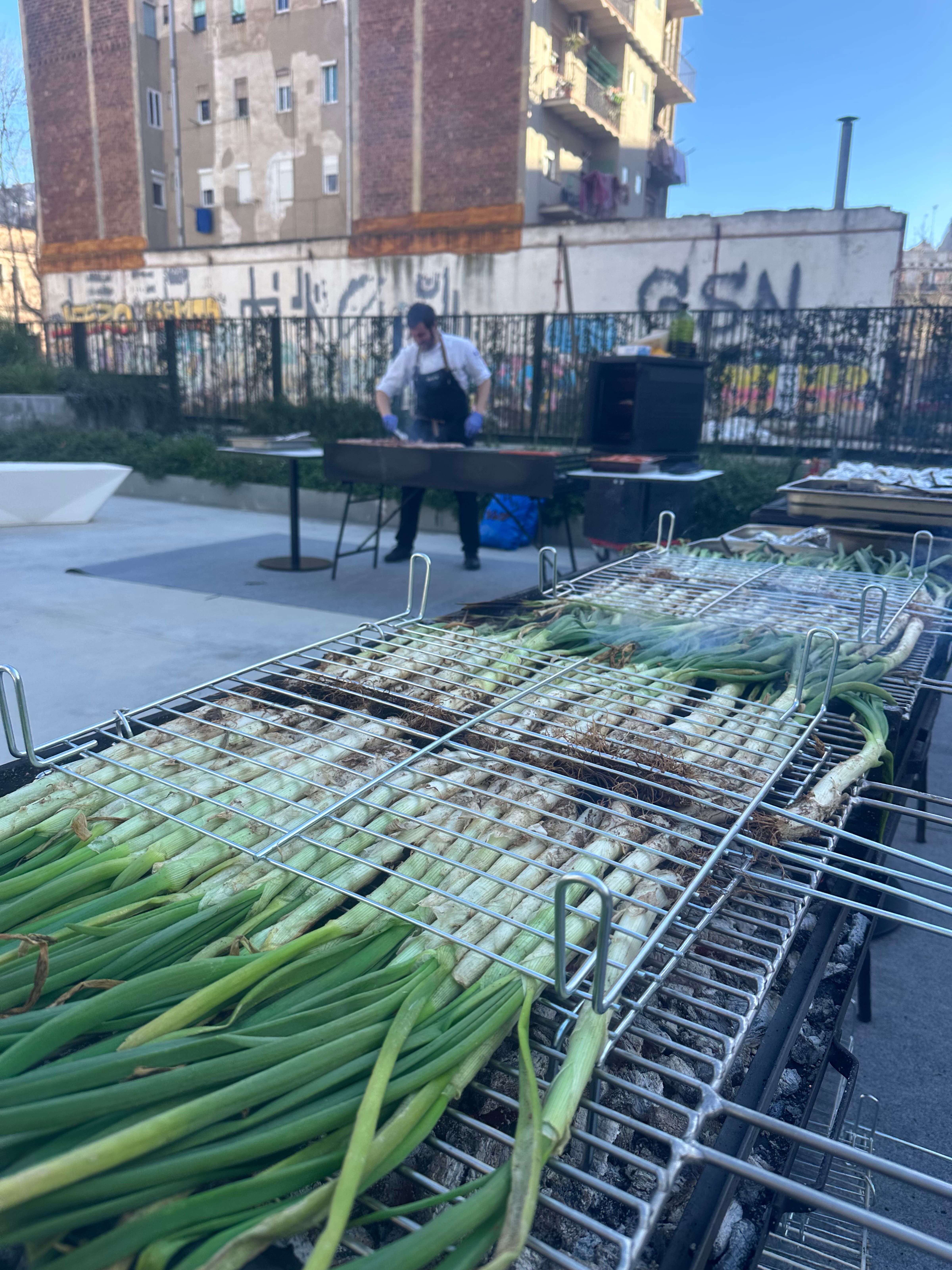 Calçotada en la oficina: un catering de lo más diferente